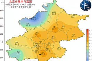 鹿记：米德尔顿赛后穿着保护靴拄拐离开球馆